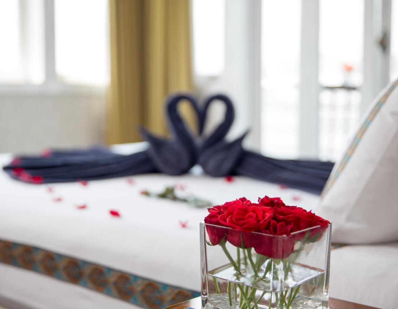 Majestic Halong Cruise Hotel Ha Long Exterior photo