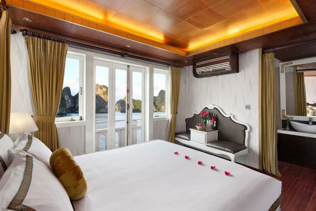 Majestic Halong Cruise Hotel Ha Long Exterior photo