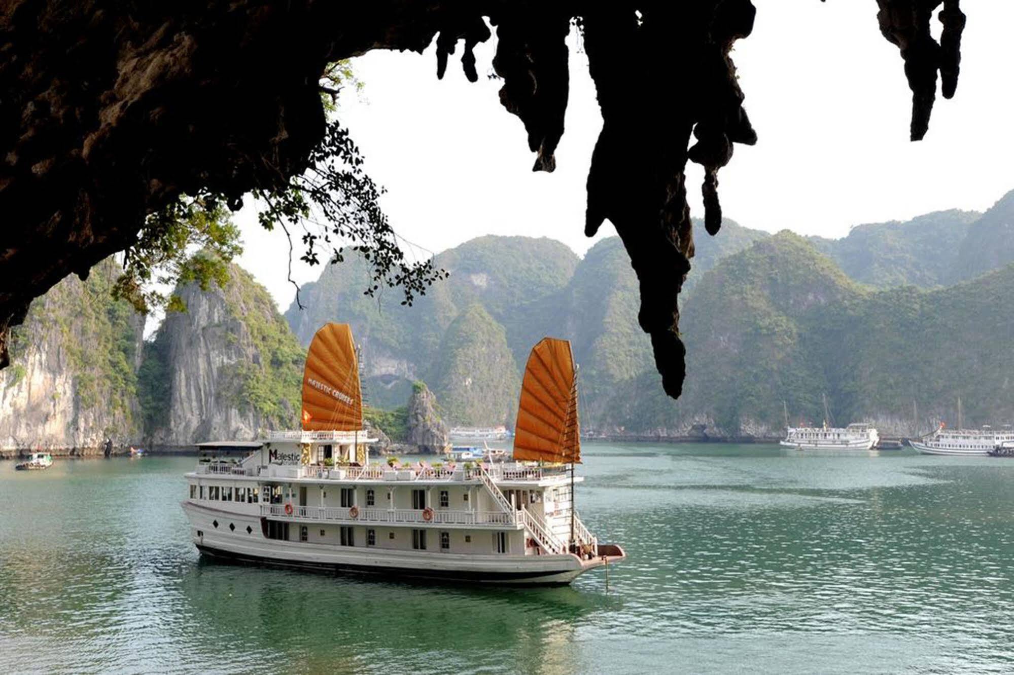 Majestic Halong Cruise Hotel Ha Long Exterior photo