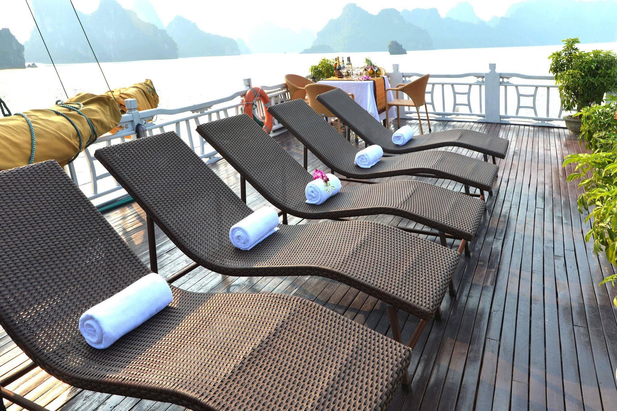 Majestic Halong Cruise Hotel Ha Long Exterior photo