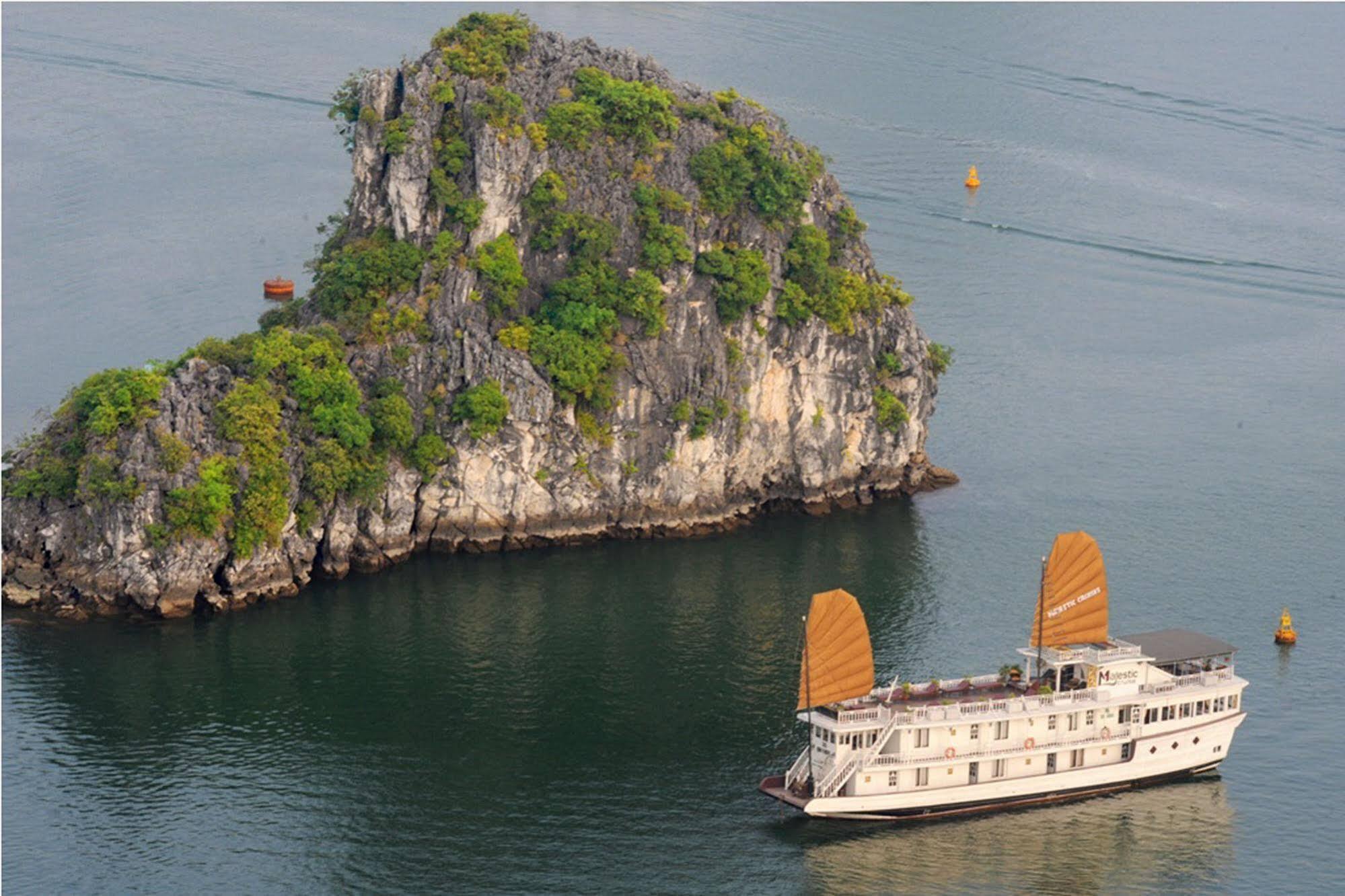 Majestic Halong Cruise Hotel Ha Long Exterior photo