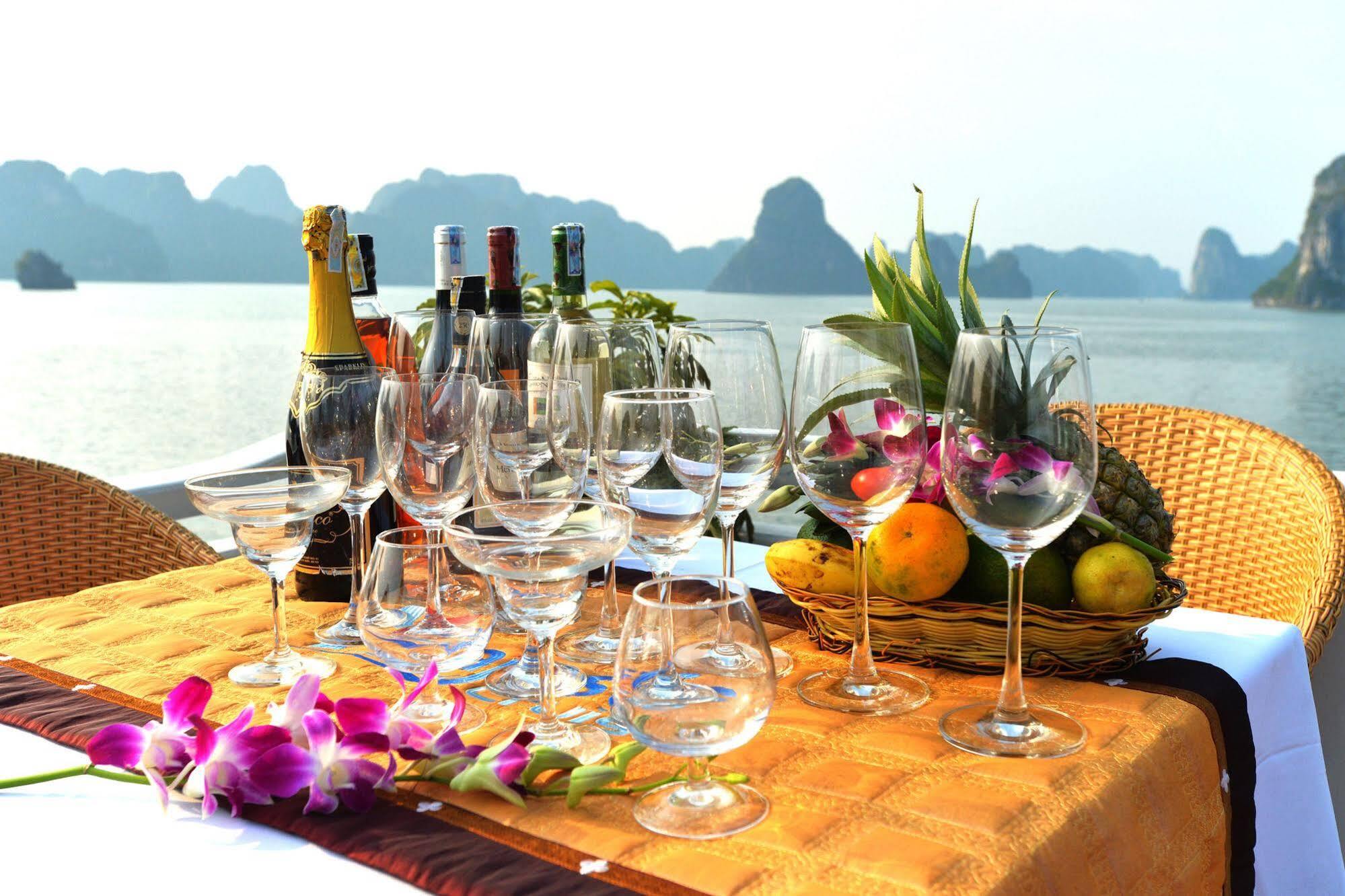 Majestic Halong Cruise Hotel Ha Long Exterior photo